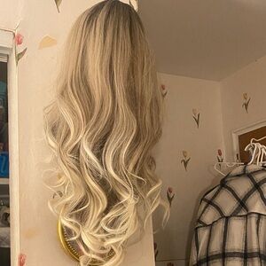Luxurious Ash Blonde Wavy Wig